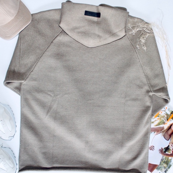 FEAR OF GOD ESSENTIALS Relaxed Knit Hoodie ‘Oak’ - Picture 3 of 4